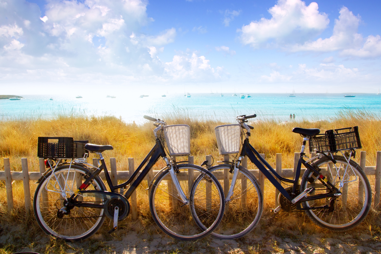 Pedalea hacia la Aventura: Rutas en bicicleta en Formentera